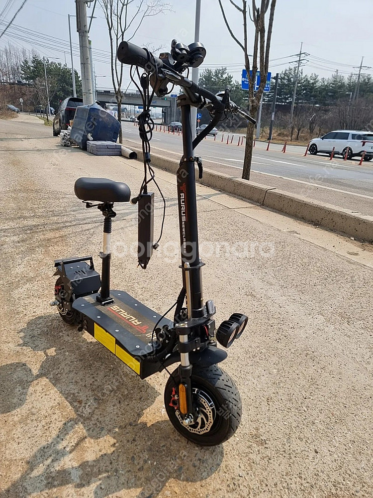 뉴타우러스 클래식 듀얼방식 전동킥보드 판매합니다.--0