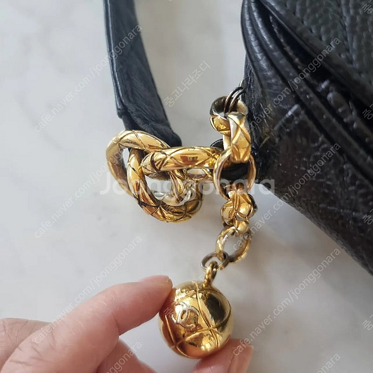 정품 샤넬 CHANEL 빈티지 캐비어 금장 골든볼 코코...--5