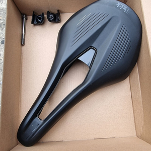 미사용) 피직 벤토 아르고 안장 140mm 싸게 판매합니다.