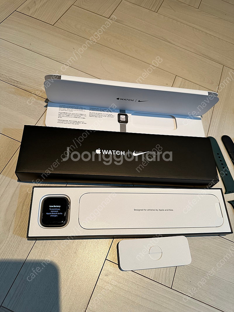 애플워치6 40mm 나이키 스페이스 그레이 팜.--2
