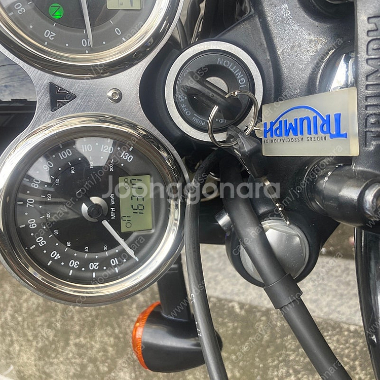 트라이엄프 본네빌 t120 블랙 18년식--1