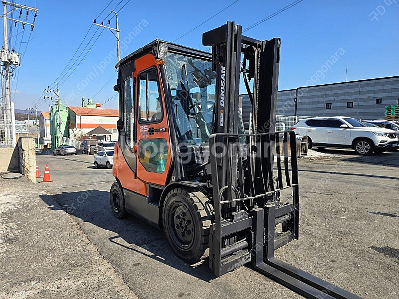 중고지게차 2.5톤 디젤지게차 두산 D25S-5 (11...--5