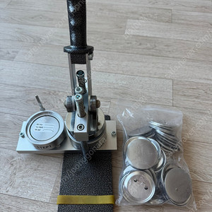 이지스냅버튼몰 제품 버튼프레스 핀뱃지 핀버튼 뱃지기계 58mm
