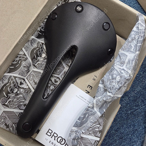 브룩스 캠비움 C17 블랙 안장