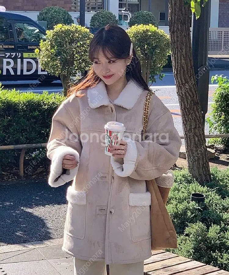 바이씨니 제작 버터무스탕 오트밀 팝니다--0