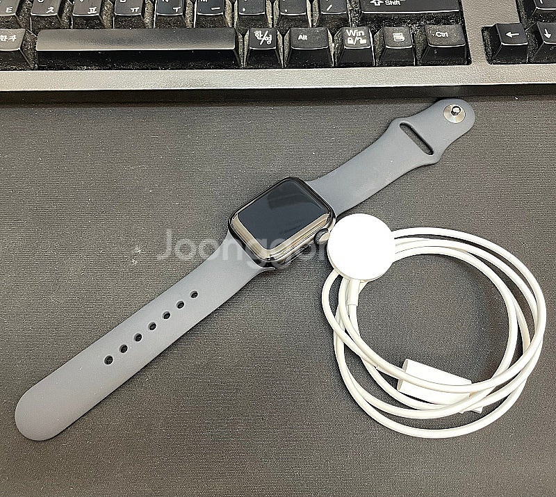 애플워치SE2 40mm 블랙 상태좋은중고 18만팝니다.--0