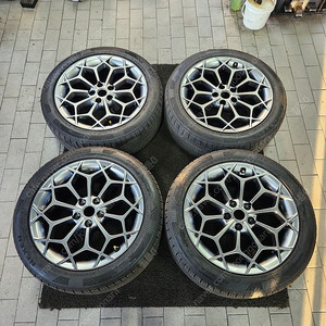 [ 추천 ] GENESIS G80 RG3 19인치 B타입 녹용 휠 타이어 조합 팝니다.