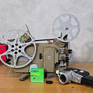빈티지 8mm 영사기와 카메라 판매합니다.