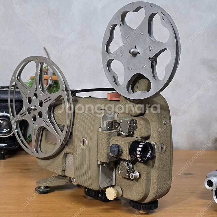 빈티지 8mm 영사기와 카메라 판매합니다.--1