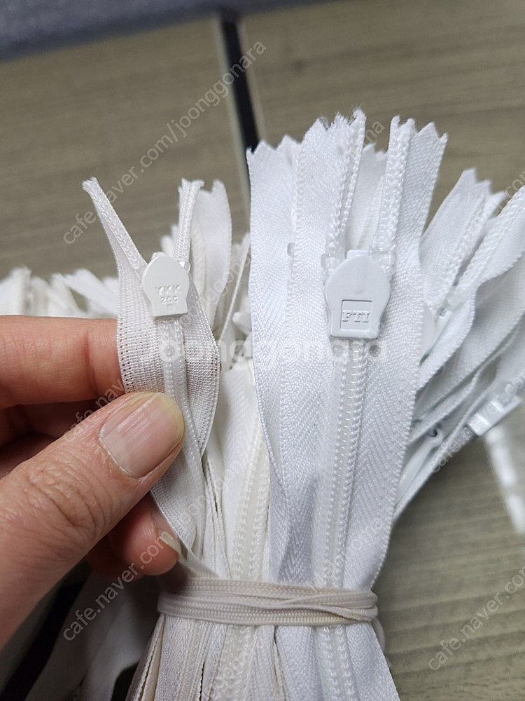 원피스용 / 스커트용 콘솔지퍼 + 바지& 주머니 포켓용 지퍼 700여개 (화이트/블랙)--3