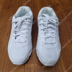 새상품 휠라 운동화 235