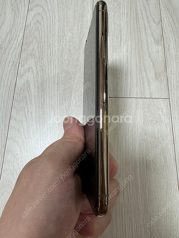 아이폰XS 256G 골드 팝니다.--3