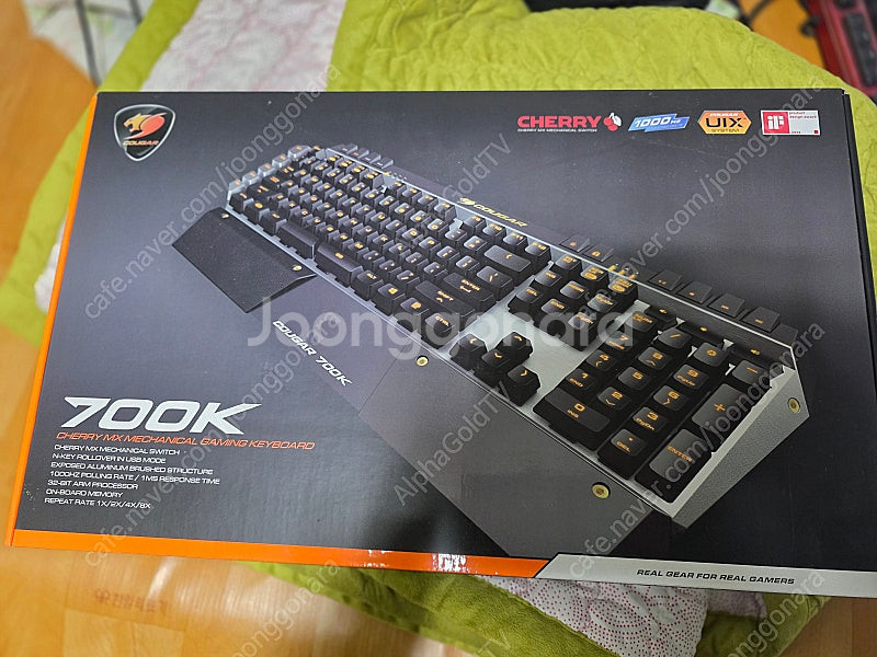 cougar 700k 청축 판매합니다.--0