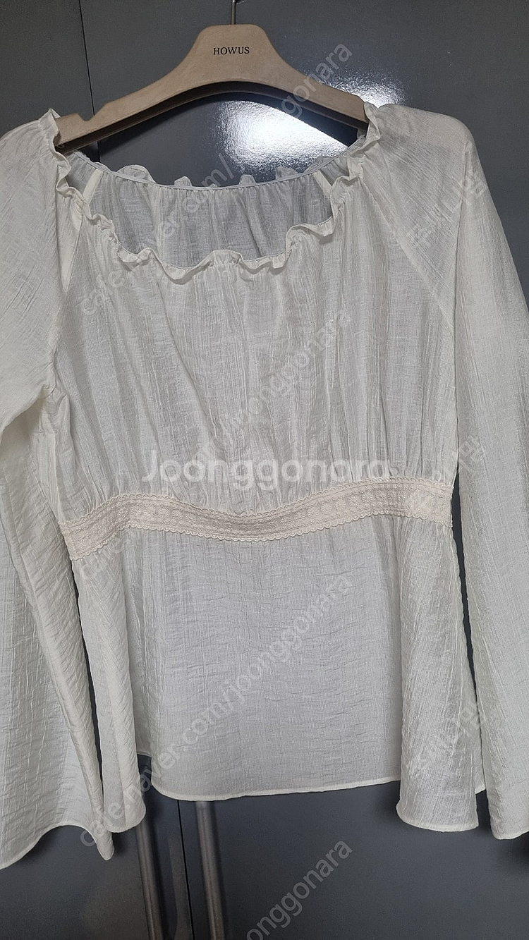 호와스 리안 오프숄더 블라우스 크림(택제거 새상품)--0