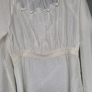 호와스 리안 오프숄더 블라우스 크림(택제거 새상품)