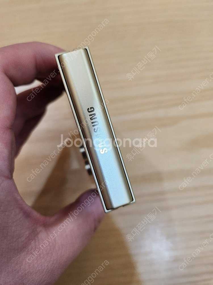 삼성 갤럭시 Z플립6 256기가 옐로우색상 기스하나없는...--6