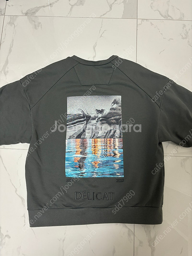 준지 맨투맨 그레이 그래픽 루즈핏 스웻셔츠 판매--0