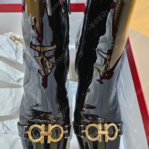 페레가모 소가죽 앵글 부츠 1회 착용