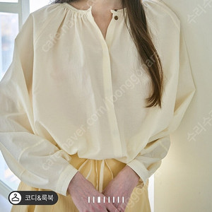 더캐시미어 실크블렌드 셔링 블라우스