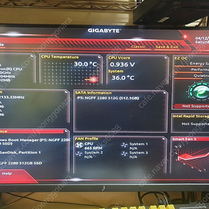 기가바이트b150m-d3h.m.2ssd.킹디안 n580.512g.삼성램 ddr4 (2400)4g+4g.cpu는써비스.보드귀속윈도우10인증(재설치해도인증).백패널.쿨러