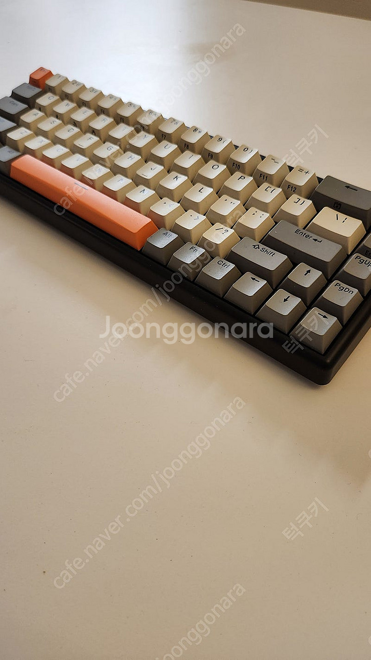 한성 블루투스 키보드 GK868B(풀박스) 키캡 2개--1