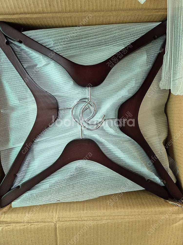 여성 나무 옷걸이 새상품 팝니다--0