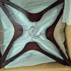 여성 나무 옷걸이 새상품 팝니다