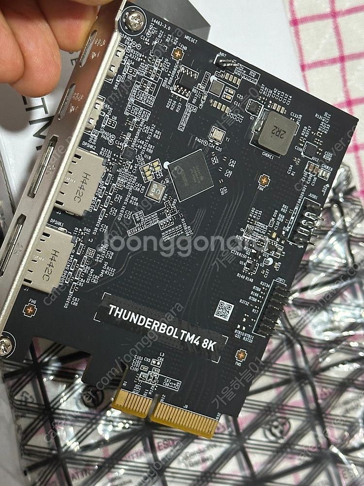 MSI thunderboltm4 8K PCIe adop...--3