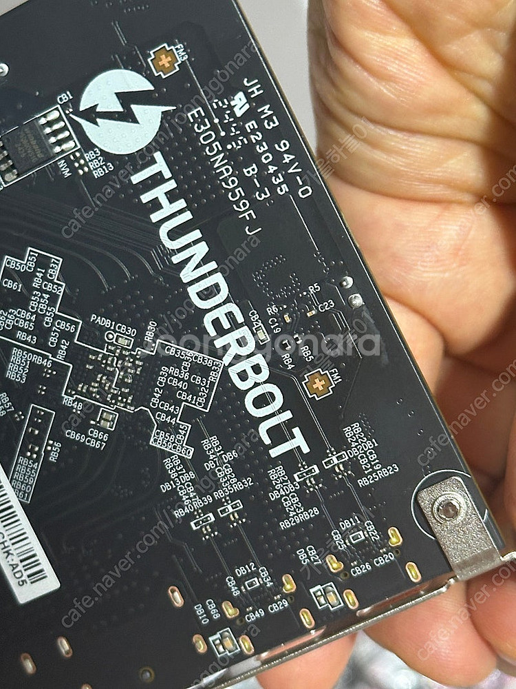 MSI thunderboltm4 8K PCIe adop...--4