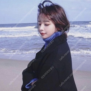 손 화민 파랑 블루 유니클로 목 폴라 니트