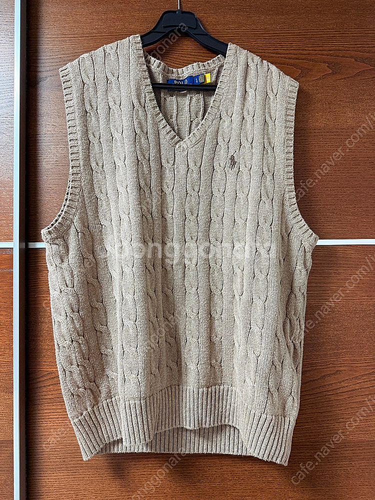 (신형QR탭) 폴로 케이블 니트 베스트 베이지 L (105-110)--0