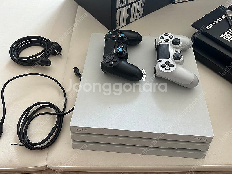 ps4pro 7117b 화이트, 듀얼쇼크2개 라오어 콜...--0