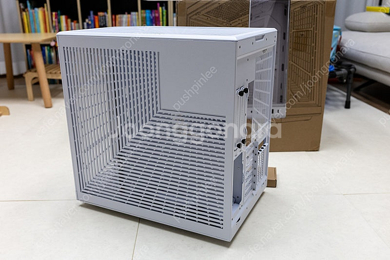 hyte y70 스노우화이트 케이스 팔아봅니다. (25...--3