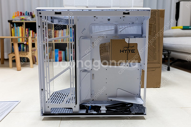 hyte y70 스노우화이트 케이스 팔아봅니다. (25...--4