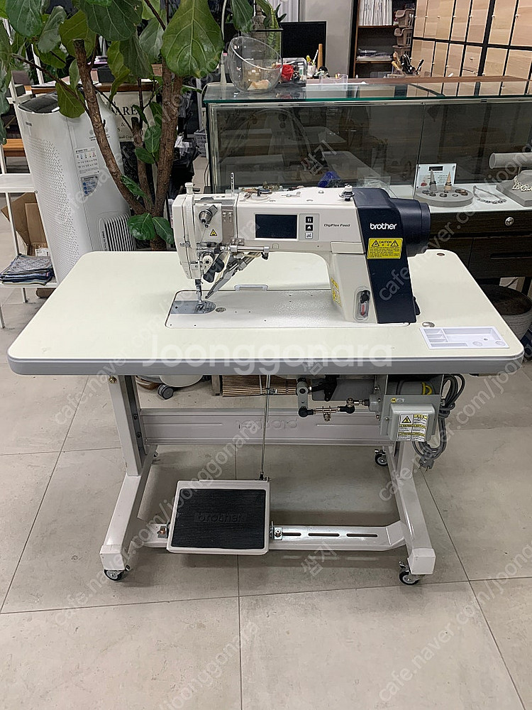 부라더 7300A 자동사절미싱 팝니다--1