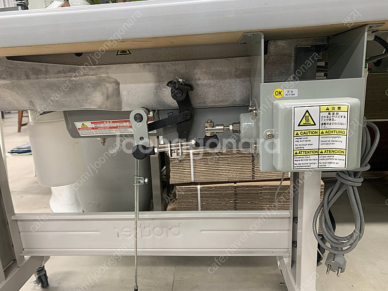 부라더 7300A 자동사절미싱 팝니다--4