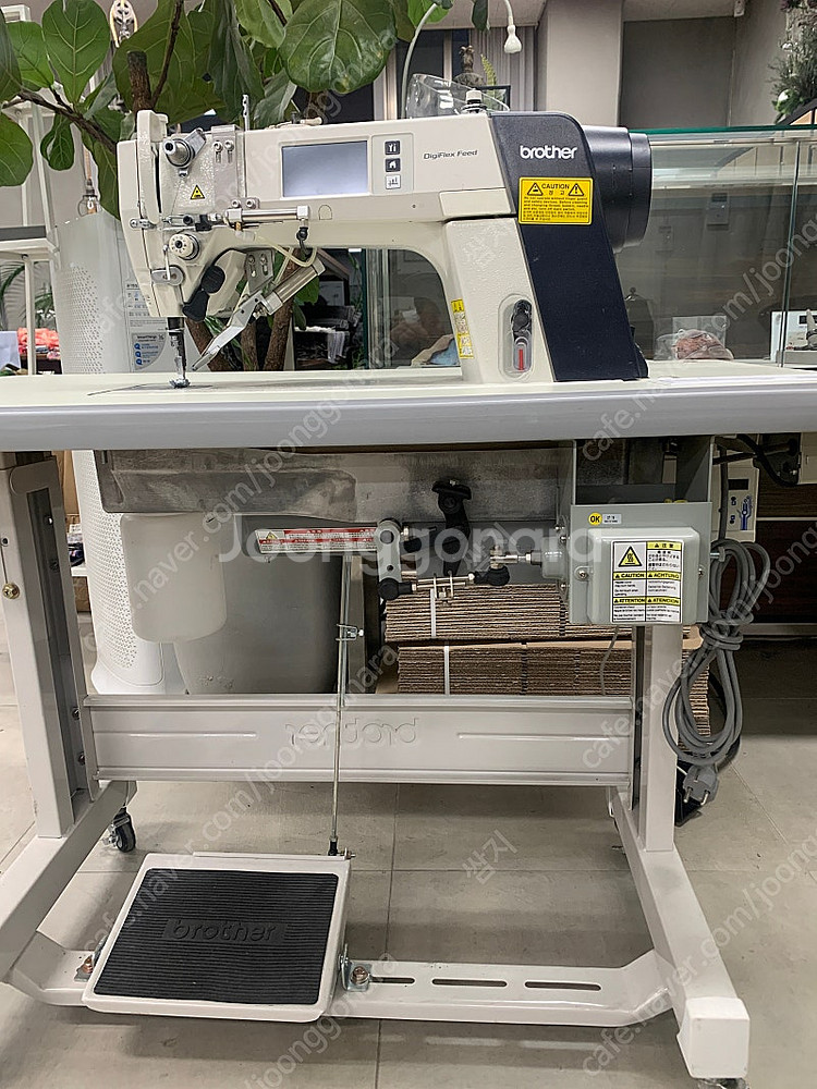 부라더 7300A 자동사절미싱 팝니다--5