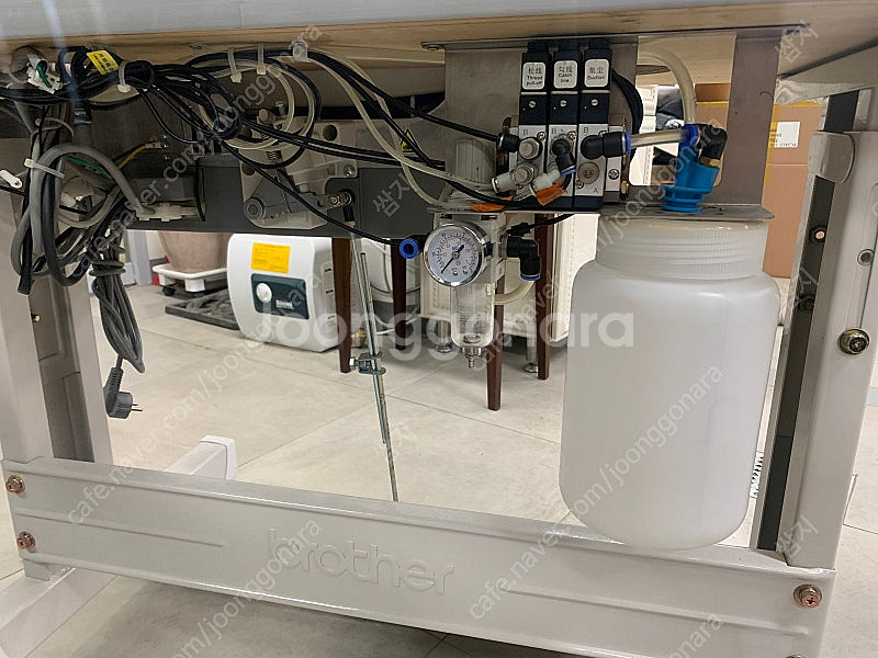 부라더 7300A 자동사절미싱 팝니다--6