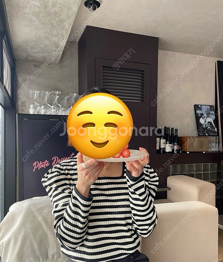 비뮤즈 (현 베뉴엣) 스퀘어 넥 퍼프 탑 팝니다.--4