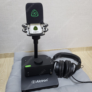 홈레코딩 풀세트 / 마이크 및 오인페, 헤드폰 등등 일괄 판매합니다 / LEWITT LCT 240 PRO+EVO4+M20X