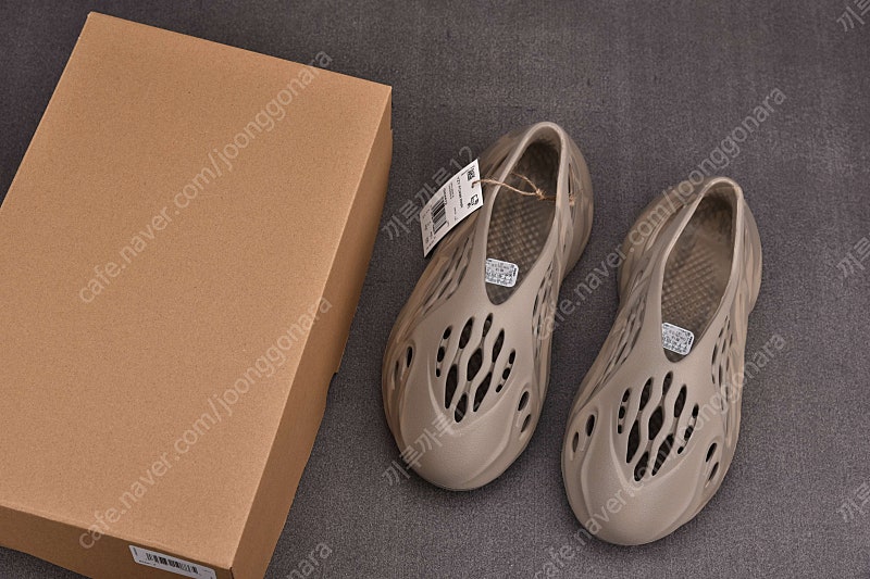 [새상품] 아디다스 이지 폼러너 Yeezy Foam Runner