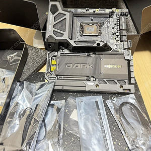 에브가 z690 다크 킹핀 풀박스 팝니다.