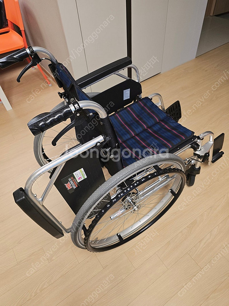 접이식 휠체어--3