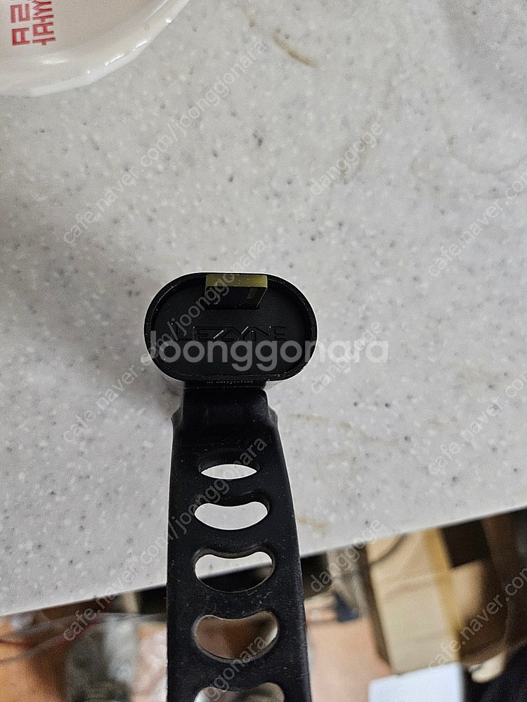 LEZYNE 리자인 자전거 라이트 400루멘 팝니다. ...--2