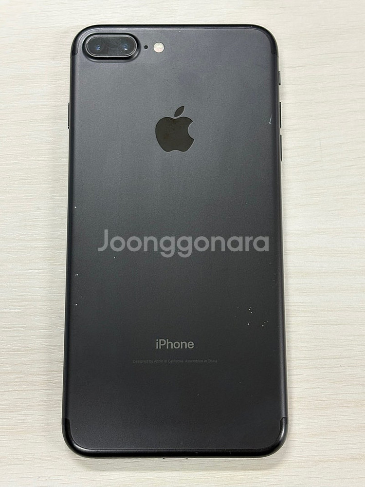 아이폰 7플러스 블랙색상 128용량 상태좋은 무잔상 미파손 단말기 14만 판매합니다--0