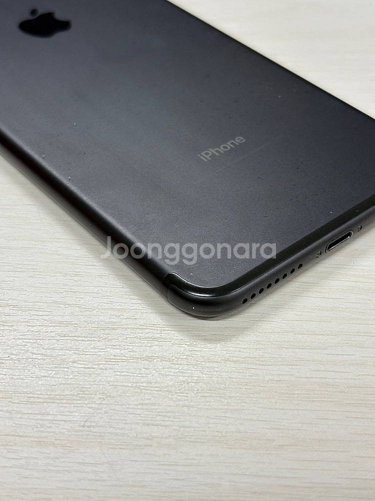 아이폰 7플러스 블랙색상 128용량 상태좋은 무잔상 미파손 단말기 14만 판매합니다--6