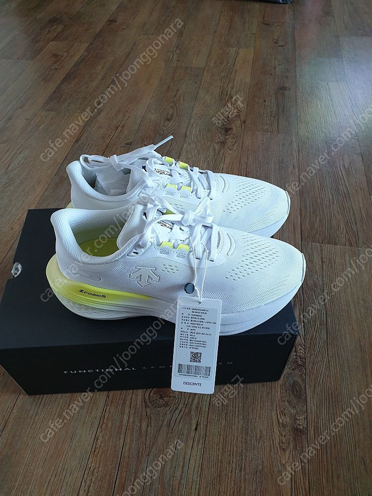 데상트 에너자이트 운동화 이미지