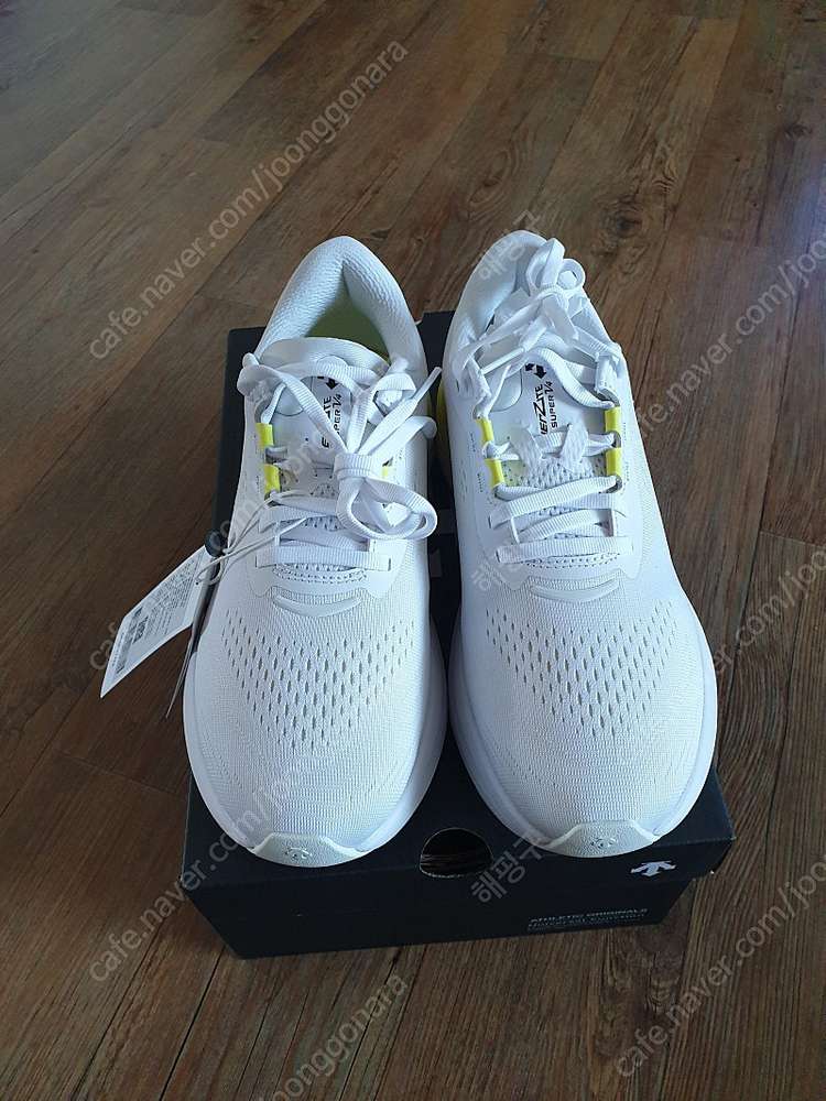 데상트 에너자이트 운동화 이미지