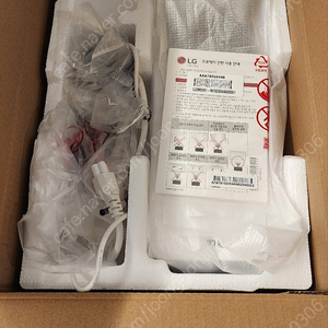 LG 씨네빔 프로젝터 HF65LA 입니다 엘지빔