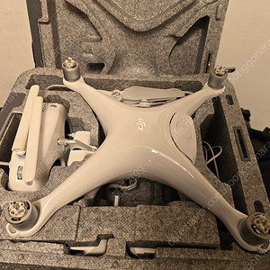 DJI 팬텀 4 (배터리 3개)